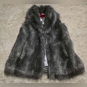 JENNIFER LOPEZ Faux Fur Grey Women's Vest
Nwot orig. $89 asking $35